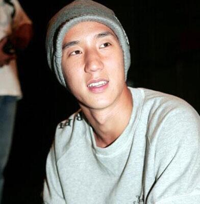 房祖名牢狱生活首曝光 看书积极写歌