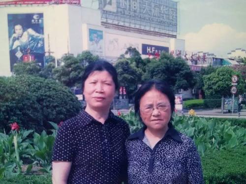 左起一排:刘兰香,史锡兰,李启坤,黄宁凤,张九娣        二排:胡黎红