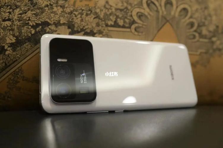 使用小米11ultra白色手机后的感受_手机_夏天去哪玩_国产手机_微信