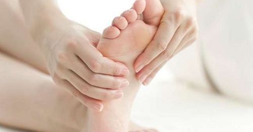 按摩脚底防便秘