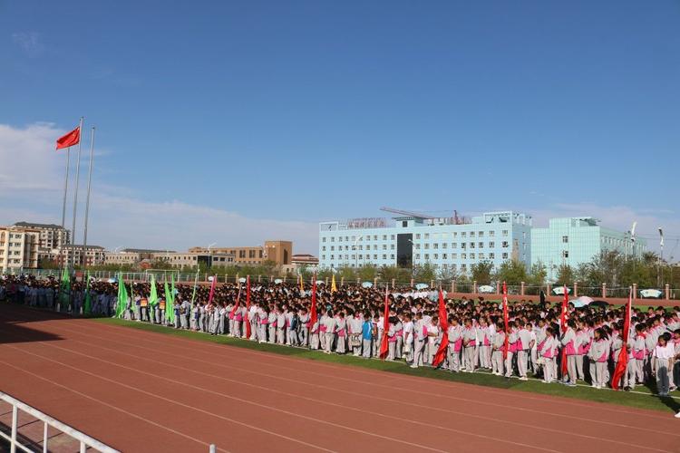 博乐市第九中学隆重召开庆祝第34个教师表彰大会