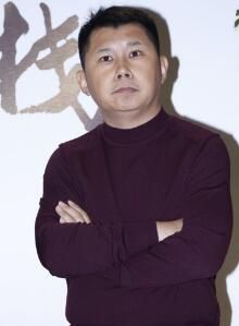 何伟