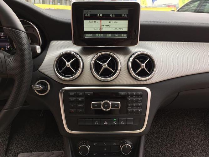 【杭州】2016年2月 奔驰 gla级 gla200 1.6t 时尚型 红色 手自一体