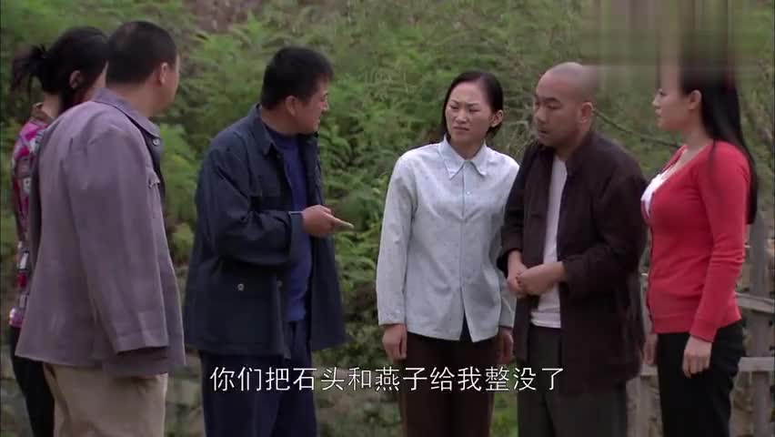 樱桃红:燕子姐弟在深坑中淋着大雨,孤立无助,沈春阳却