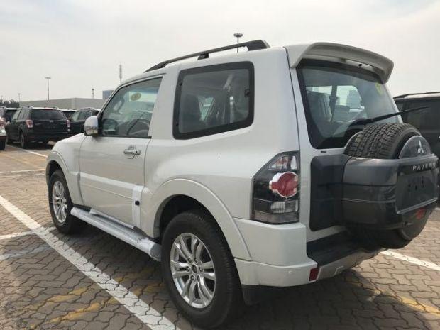 新闻 本地车市 车商促销 > 正文 此款三菱帕杰罗为中东版进口越野车,"