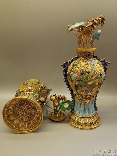 清代金器银鎏金花丝烧蓝镶嵌碧玺龙瓶