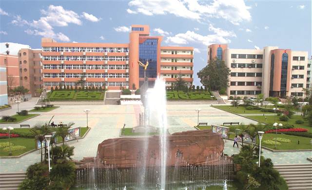 重庆市实验中学教育集团百年名校再发力集团引领促均衡