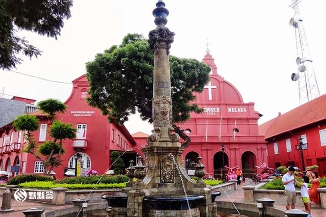 后面则是红屋基督教堂「christ church」,他建于1753年.