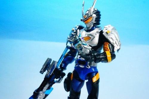 他是铠甲勇士拿瓦中最特殊的,攻击力和防御力都相当优秀