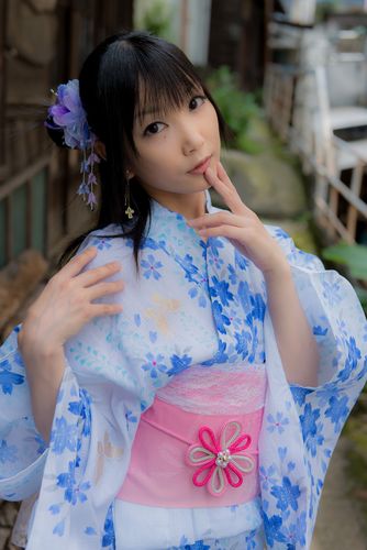 c84莲妹无下限诱惑写真 该死的创口贴谁去扯掉