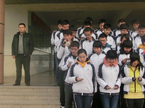 莒县二中升旗仪式——2011级17班