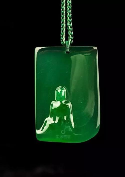 第十二届"中国翡翠神工奖"十个银奖作品鉴赏之一《空》创作者:王朝阳