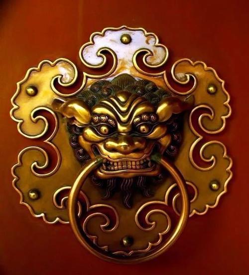人们将其形象冶制在铺首上,或雕刻在石鼓上,或直接