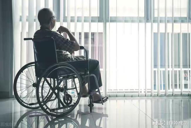 八十岁老人倾诉失去自理能力之后才明白人到老年谁都指望不上