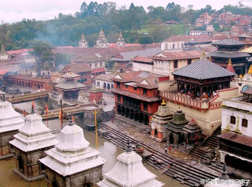 有着"寺庙之国"之称的尼泊尔不仅寺庙众多,用途也是千变万化