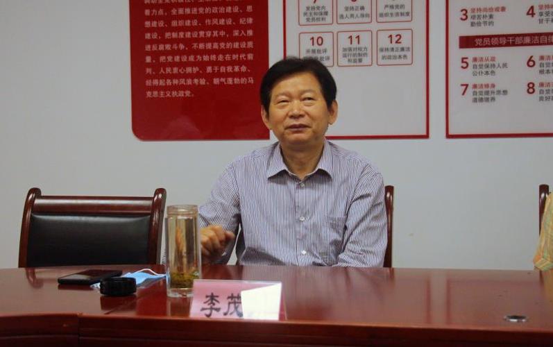 原市委副书记李茂川同志冒雨参加支部大会