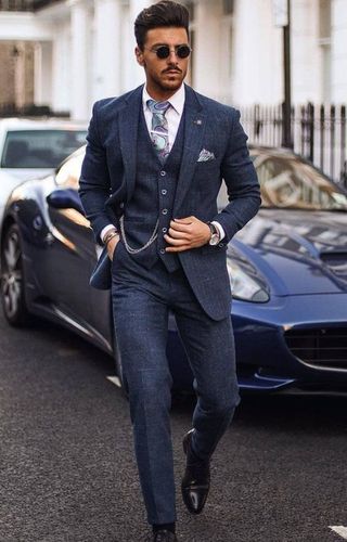 说到这里搭党们对於西装与黑手党的渊源应该也已经有简单的认识了,下