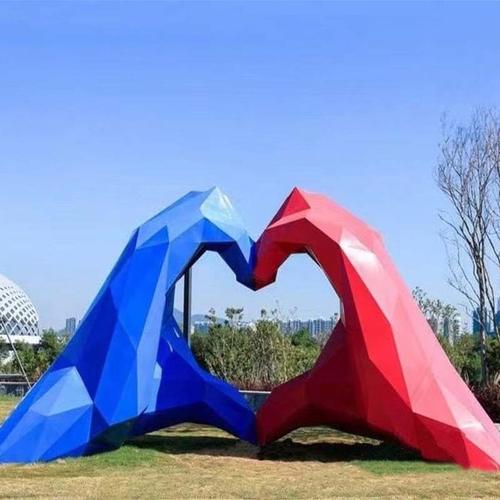双手比心雕塑不锈钢爱心雕塑心形雕塑红色雕塑巨型户外广场摆件景观