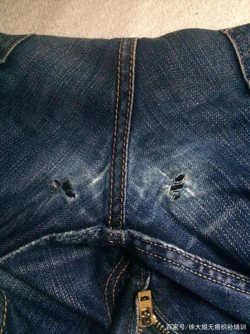牛仔裤裆部破了,其实牛仔裤破洞可以这样补