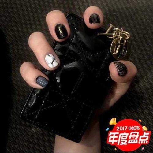 短小指甲美甲图片黑色 适合短指甲的美甲图片