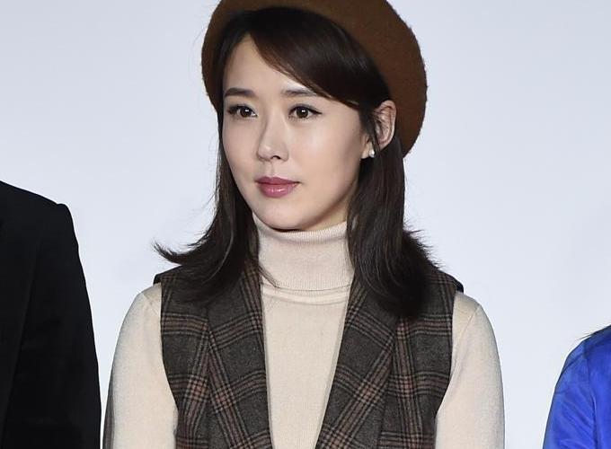 央视主持人秦方,曾放弃北大选择211大学,还是模特大赛