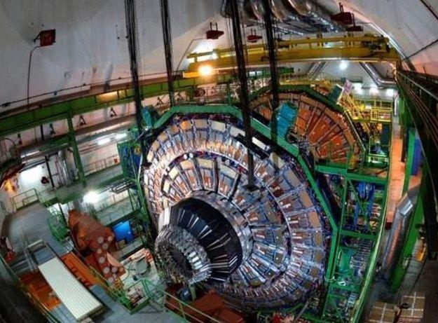 来自瑞士日内瓦近郊cern的加速器与对撞机(lhc),由40个国家建造,是