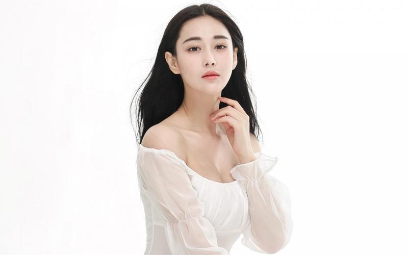 张馨予写真壁纸(1/13)