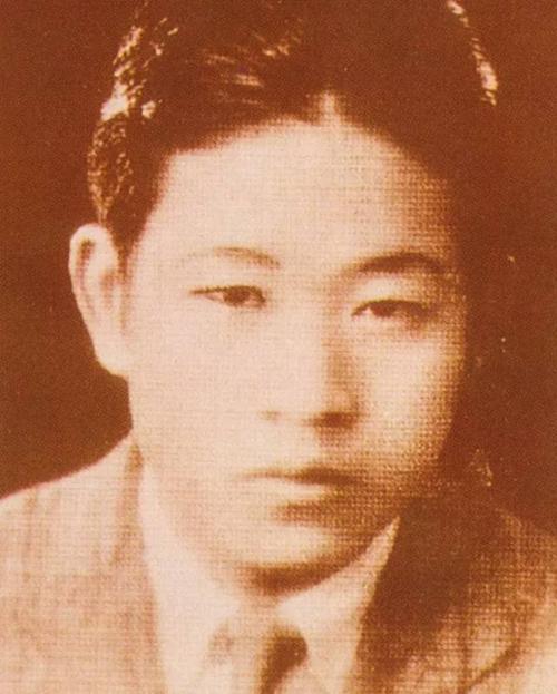 12 又名朱坚,朱淑平,湖南长沙人.中共党员.