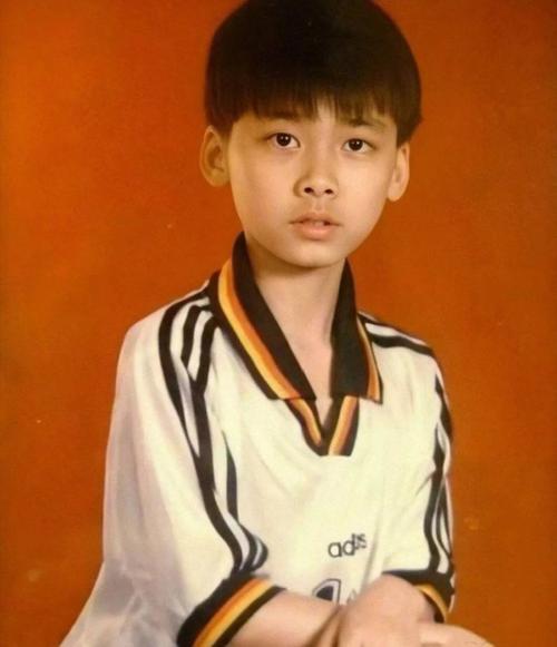 明星童年高清修复照曝光 哪个明星童年照片谁最好看最