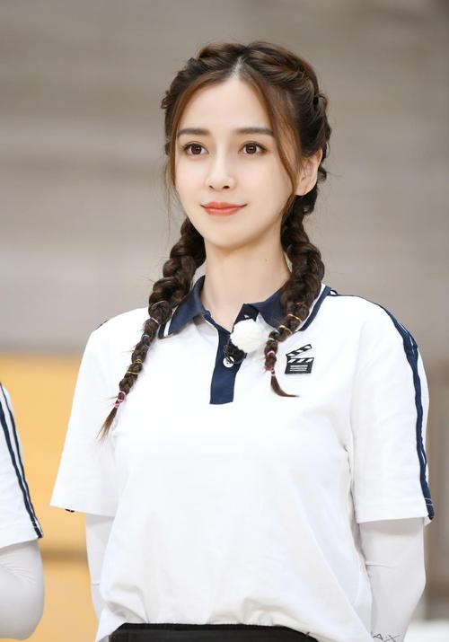 angelababy换新发型穿格纹连衣裙洋气又时髦被演技耽误的名模