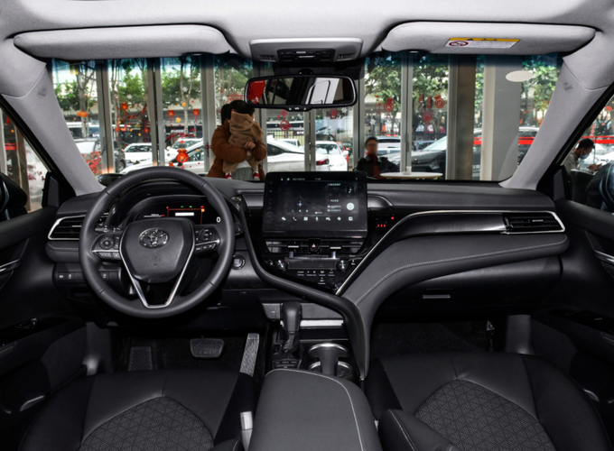 实拍丰田凯美瑞:外观运动,内饰科技,安全配置丰富