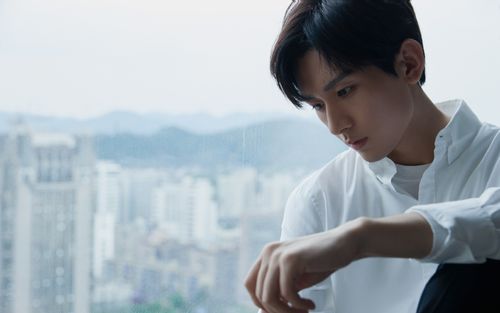 成毅白衬衫帅气写真桌面壁纸