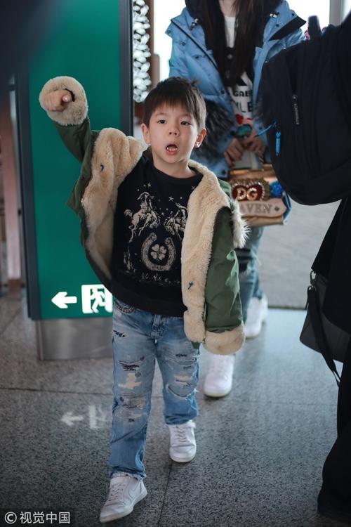 嗯哼大王解锁表情包 网友:你的偶像包袱呢?