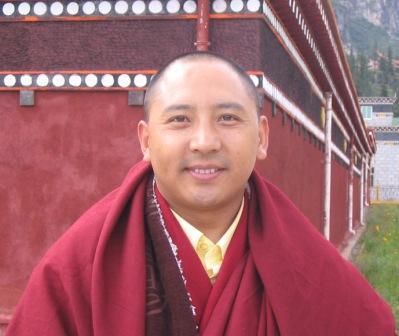 佐钦寺白玛多昂仁波切为利众生慈悲应允加入显