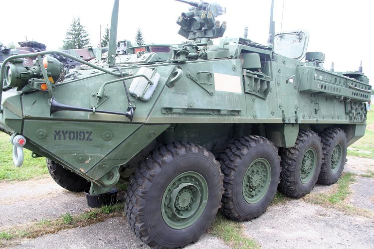 美国m1126斯崔克8x8轮式装甲车标准运兵型照片