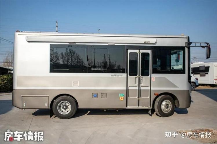 首款东风超龙巴士房车号称同级别空间之王20多万性价比不错