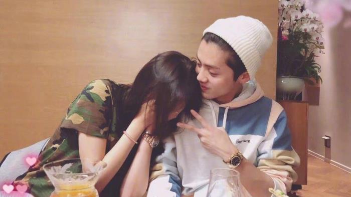 鹿晗宣布正式分手鹿晗和关晓彤官宣分手