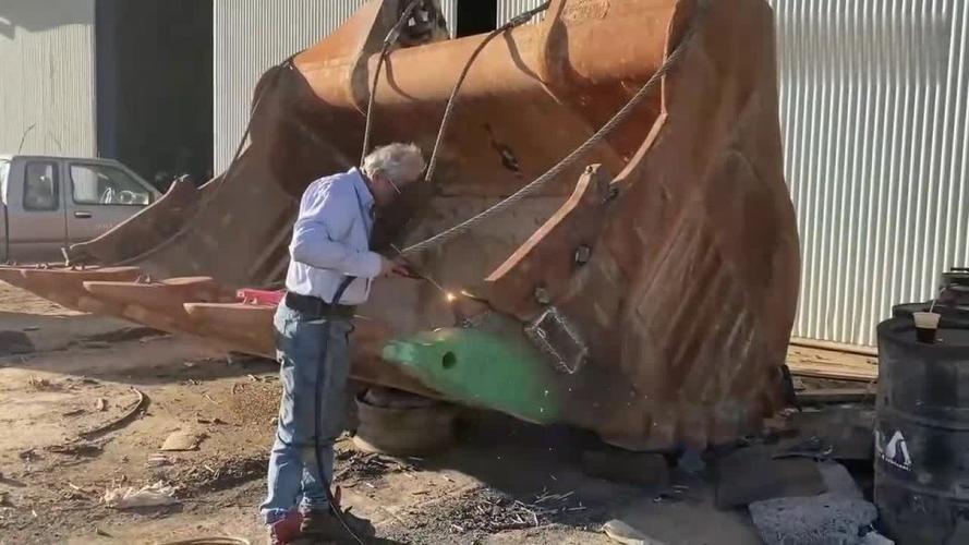 卡特6040型挖掘机拥有6支液压泵功率强劲马力大