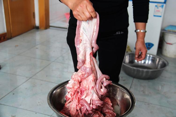 这是鸡冠油,用油炸着吃.