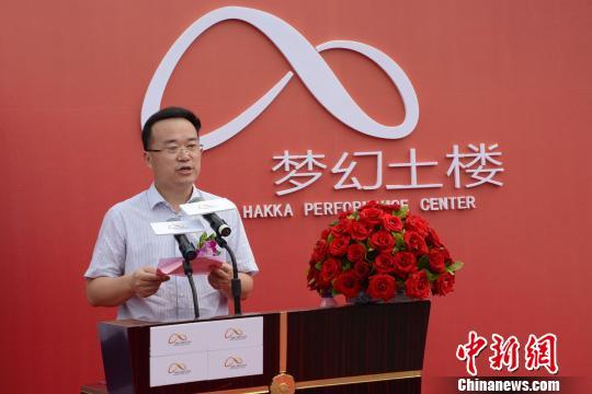 图为中共龙岩市委宣传部长王金福致辞. 张金川 摄