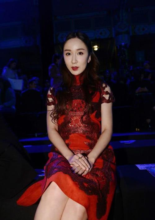 过完春节的娄艺潇身材发福直接胖一圈,网友直呼看起来