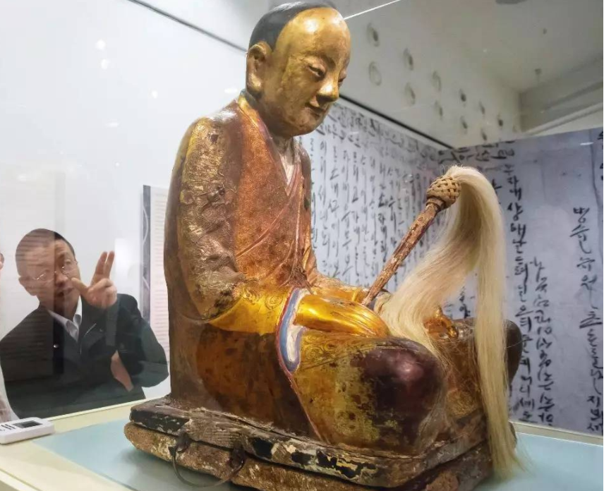 原创九华山"肉身佛",真是因为高僧修炼得道,才获得不灭金身吗?