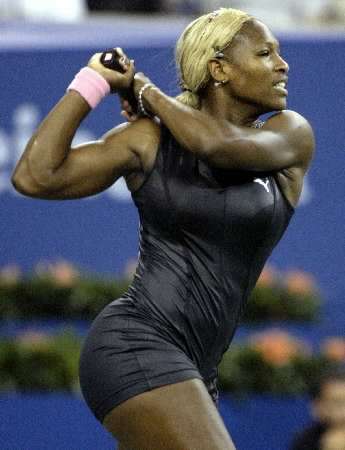 美国网球公开赛 小威廉姆斯展露健美身材(图文)