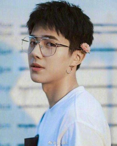禁欲系戴眼镜的男明星?你觉得谁更好看