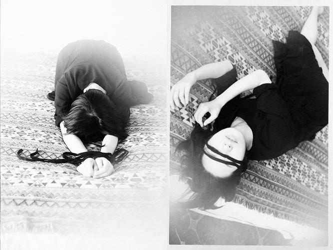 想哭就哭 视线已渐渐模糊 看不清爱情在灵魂深处埋下的束缚