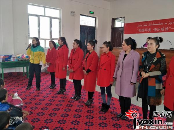 皮山县木吉镇英巴格村一场家长会拉近了"你"与"我"(组图)