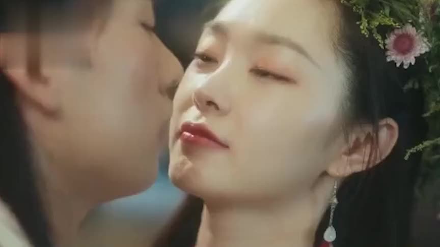 郭麒麟宋轶吻戏好甜,亲完就跑初恋感十足,看得人一脸