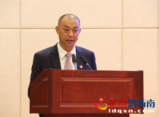 富康实业集团董事长黎斌发言.
