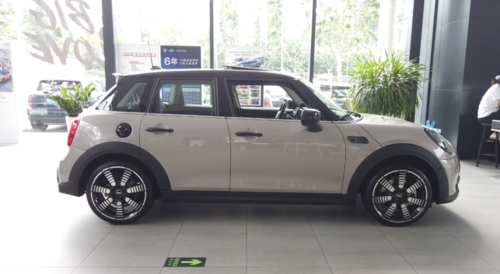 007探店不一样的独角兽灰实拍新一季mini五门版