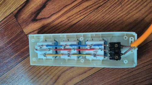 接3根线的插排可以接两根线的线用?怎么接